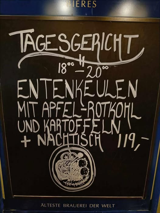 Die Kleine Bierstube | Nightcrawl.dk | Dagens ret på onsdag er…. 🥁🥁🥁:
Entenkeulen mit Apfel-Rotk...