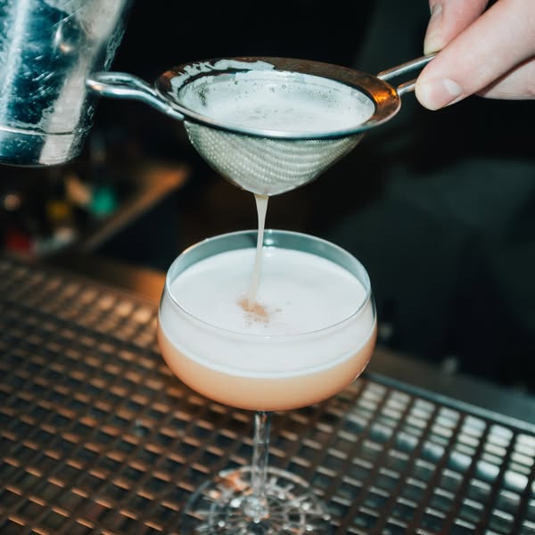 Kødbyens Øl & Cocktailbar | Nightcrawl.dk | Ikke meget der slår en lækker cocktail, der bare sidder lige...