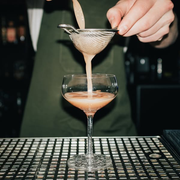 Kødbyens Øl & Cocktailbar | Nightcrawl.dk | Ikke meget der slår en lækker cocktail, der bare sidder lige...