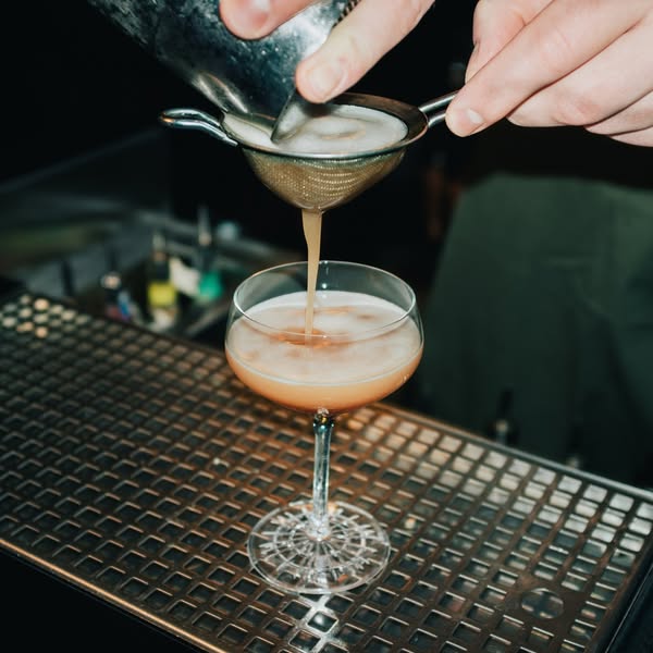 Kødbyens Øl & Cocktailbar | Nightcrawl.dk | Ikke meget der slår en lækker cocktail, der bare sidder lige...