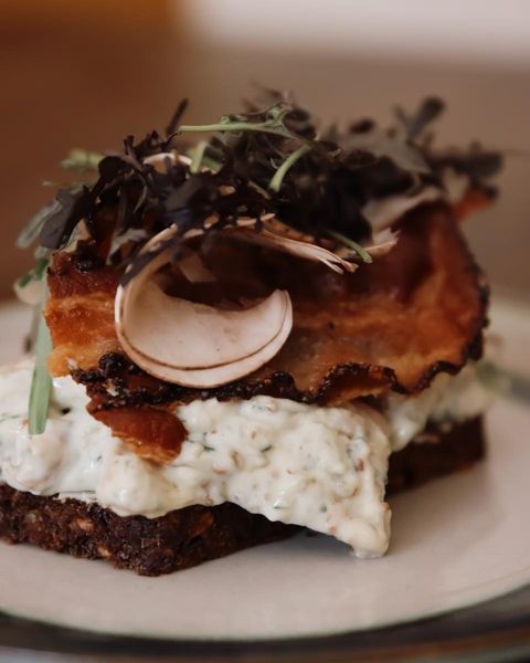 VIVI - Vinbar | Nightcrawl.dk | Smørrebrødsmenuen 😮‍💨❤️ 
Swipe til venstre og lad dig fris...