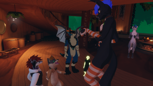 VRChat_2023-06-02_21-43-37.854_1920x1080.png