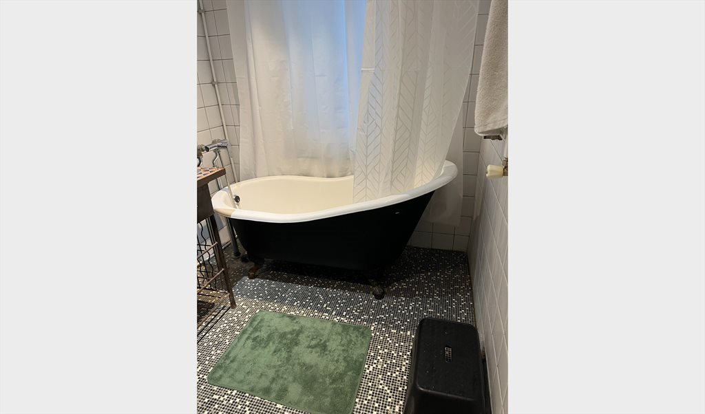 Image of Looking for respectful roommates 4