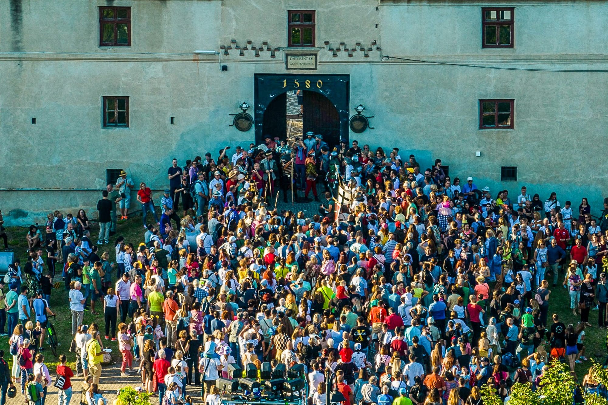 Brașovenii sărbătoresc redeschiderea Cetățuii cu un program special de evenimente