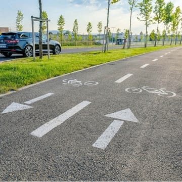 Brașov investește în mobilitatea verde: se construiește o pistă de biciclete care va lega cartierul Astra de puncte importante din oraș