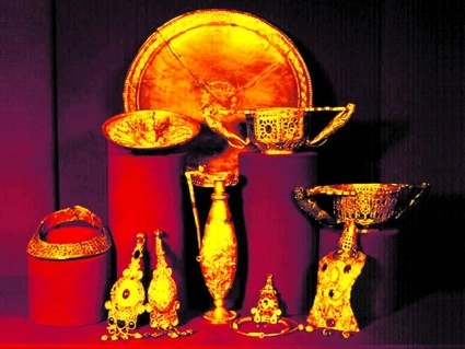 -closca-cu-puii-de-aur-expusa-in-premiera-la-brasov