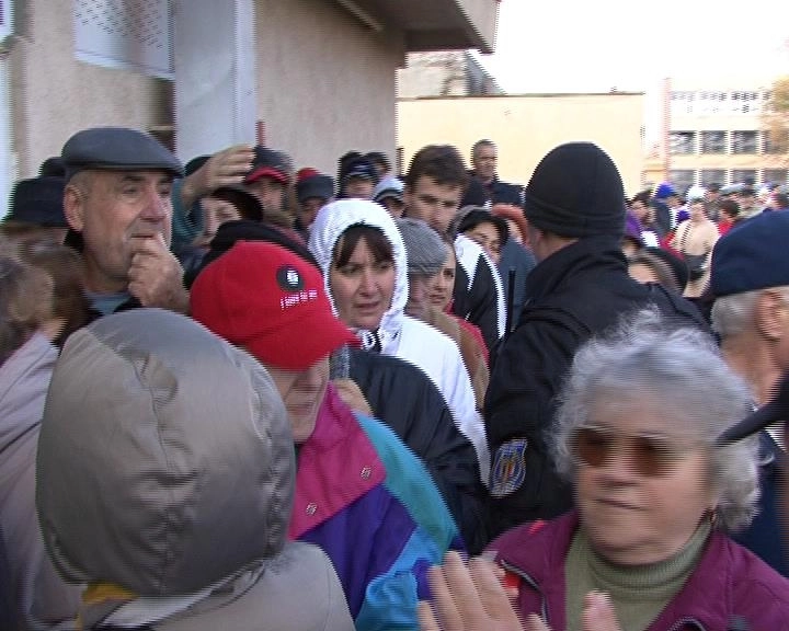 -coada-la-ajutoarele-alimentare