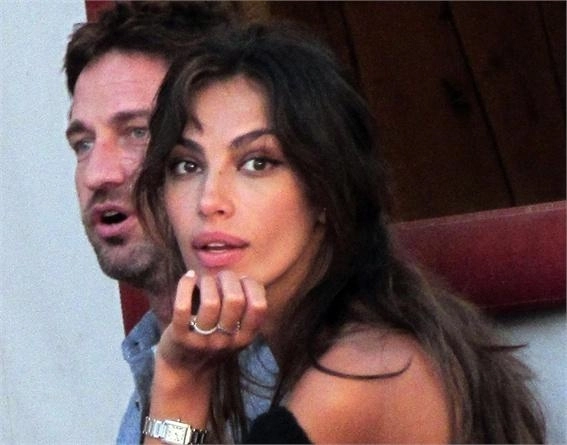 -gerard-butler-indragostit-lulea-de-madalina-ghenea
