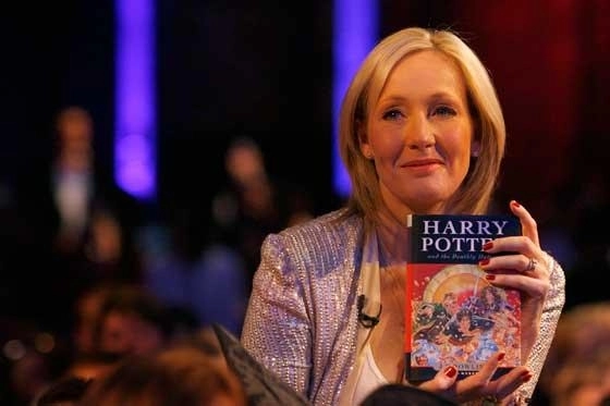 -jk-rowling-la-un-pas-sasi-piarda-mintile-din-cauza-lui-harry-potter