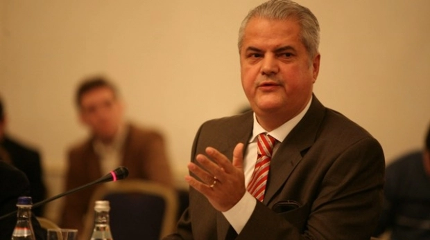 -nastase-ma-bucur-ca-politistii-au-scapat