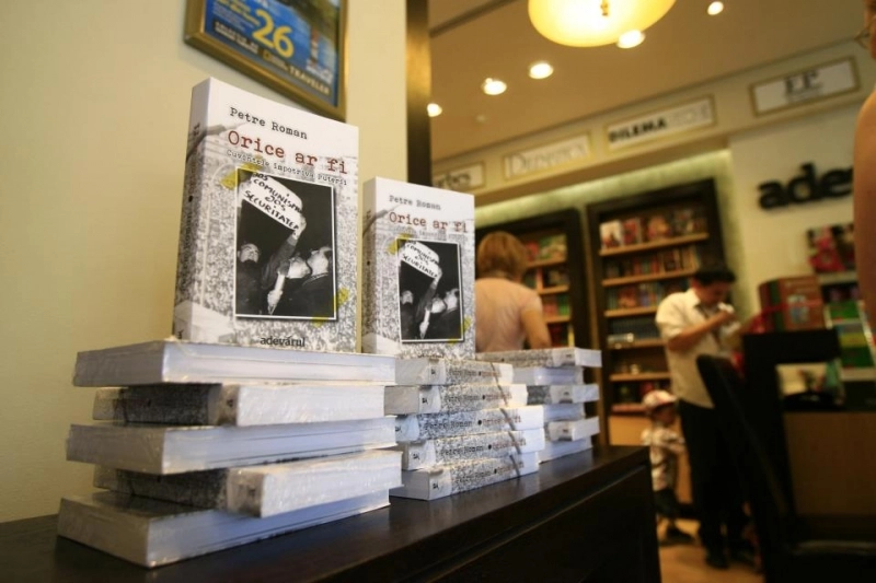 -petre-roman-lanseaza-cartea-orice-ar-fi-la-brasov