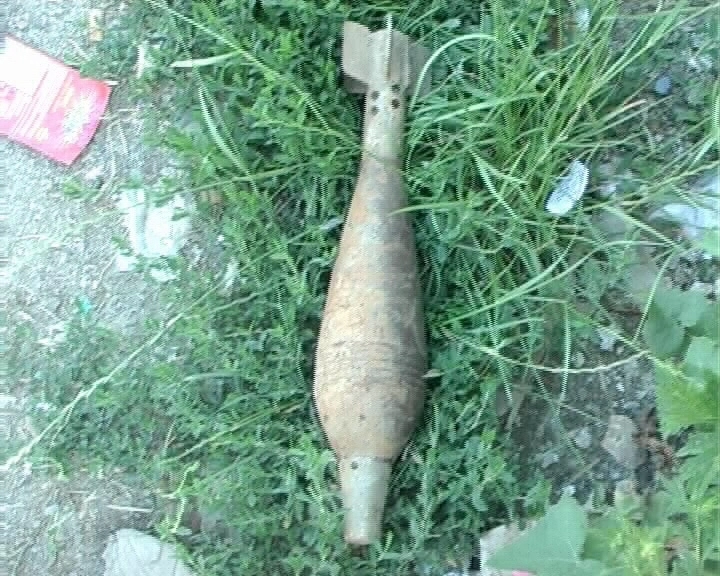 a-gasit-o-bomba-in-curte