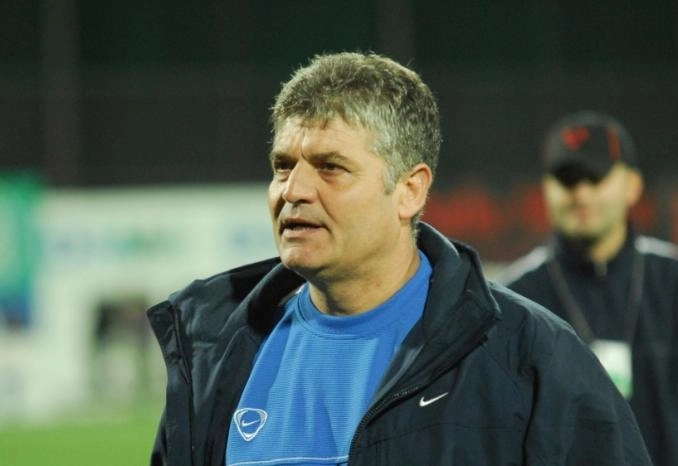 andone-cu-cutitul-la-os