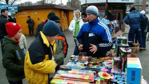 aproape-8-mii-de-petarde-confiscate-de-la-un-minor-din-codlea