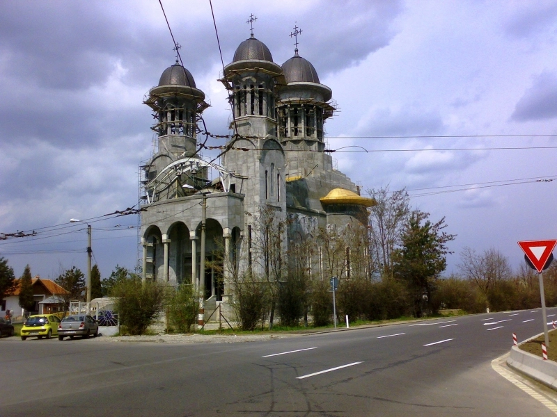 au-furat-cristelnita-din-biserica