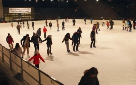 bal-mascat-la-patinoarul-de-la-agrement