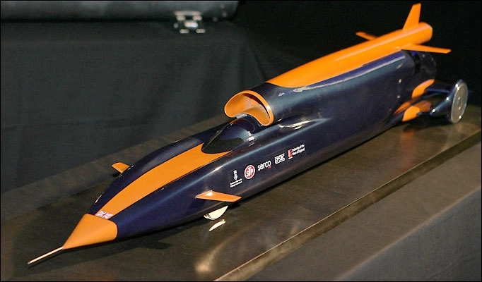 bloodhound-ssc-cea-mai-rapida-masina-din-lume