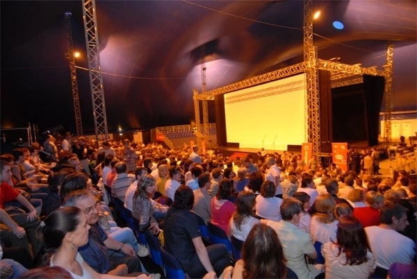 cinema-in-piata-sfatului