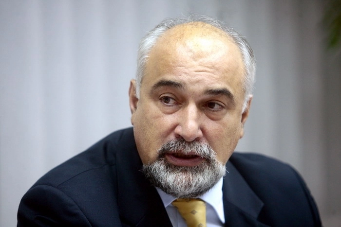 comisia-lui-monica-macovei-un-mare-fas