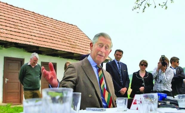 cum-il-exploateaza-romanii-pe-printul-charles