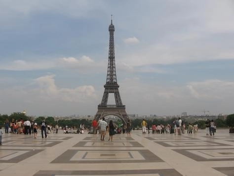 de-la-scoala-a-fugit-in-franta-