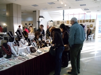 expozitie-de-bijuterii-din-pietre-pretioase-la-brasov