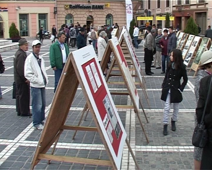 expozitie-in-piata-sfatului-dedicata-novembristilor