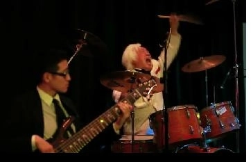 faza-zilei-cum-sa-inveselesti-un-concert-plictisitor-video