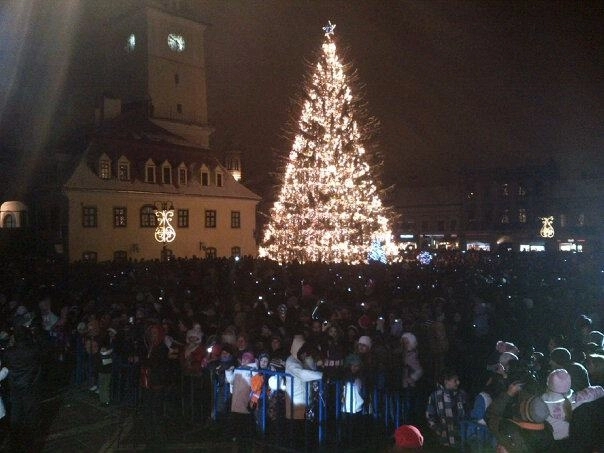 galerie-foto-cu-bradul-de-craciun-din-piata-sfatului-