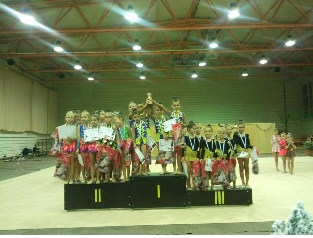 gimnastele-brasovence-sau-umplut-de-medalii-la-oradea