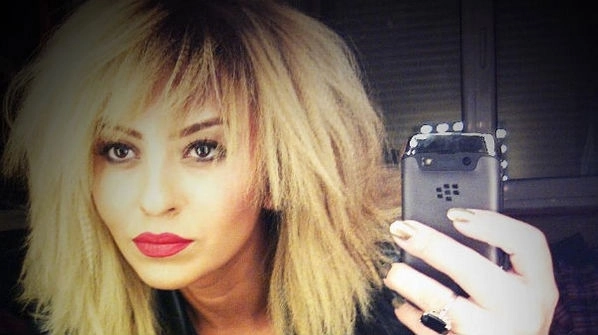 giulia-invata-sa-faca-sex-din-reviste