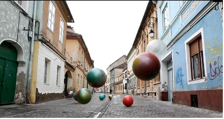in-premiera-strada-postavarului-impodobita-cu-brazi-si-decoratiuni-de-localnici