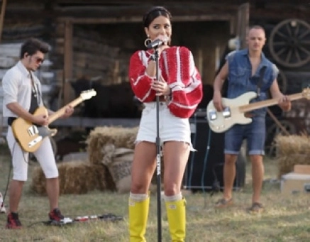 inna-a-cantat-in-fan-la-poiana-marului