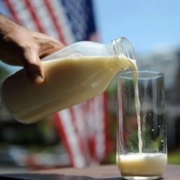 laptele-vandut-doar-pe-baza-de-contract