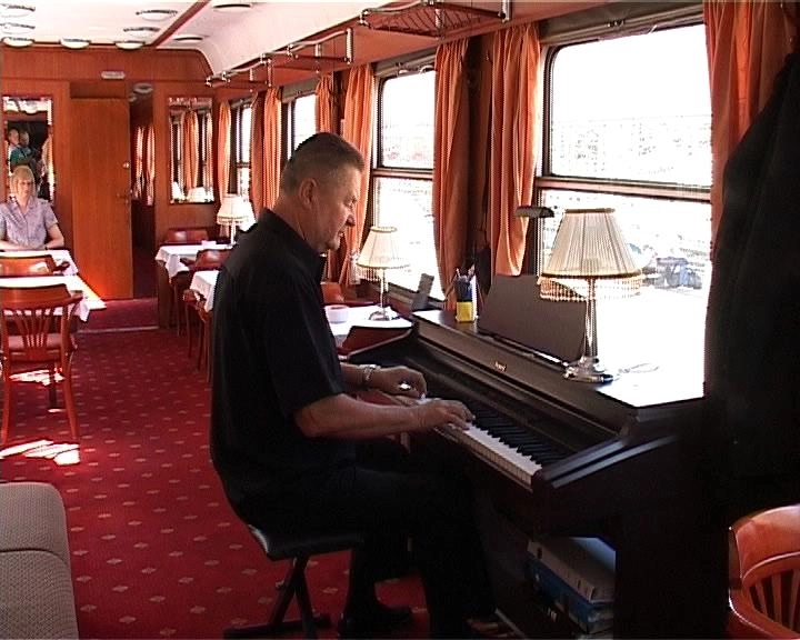 luxosul-danube-express-a-stationat-in-gara-brasov-