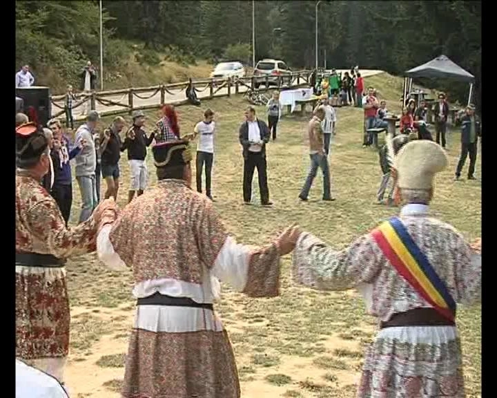 maialul-junilor-sarbatorit-in-poiana-mica