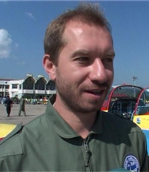 mihai-sturzu-de-la-hiq-este-pilot-de-avion