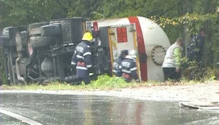 o-cisterna-cu-motorina-sa-rasturnat-pe-dn1