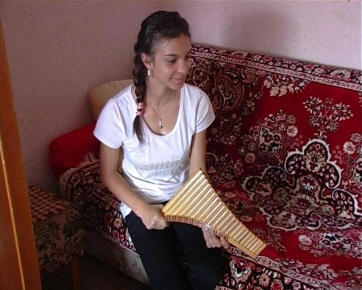 o-copila-din-fagaras-calca-pe-urmele-lui-gheorghe-zamfir