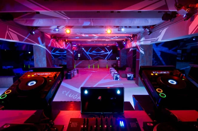 pachete-de-weekend-pentru-cei-care-merg-la-mare-pentru-cluburi