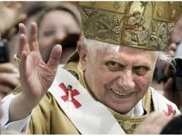 papa-da-mesaje-pe-twitter