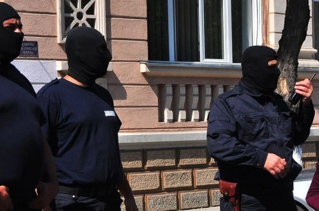 perchezitiii-la-brasov-65-de-persoane-retinute