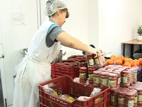 produse-expirate-la-candtina-de-ajutor-social-