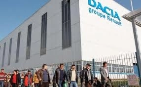 protest-spontan-la-uzina-dacia-pentru-zile-neplatite