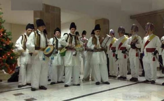 sacelenii-sunt-invitati-la-spectacolul-de-craciun