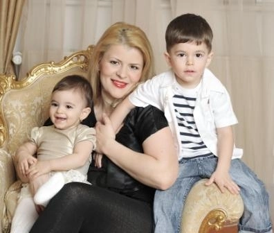 sanda-ladosi-o-mama-fericita