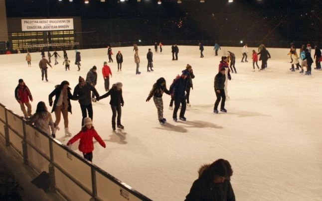 se-deschide-sezonul-de-patinaj-la-brasov