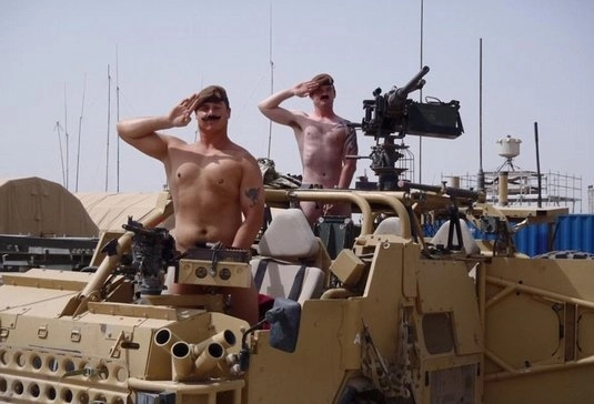 soldati-goi-in-sprijinul-lui-harry