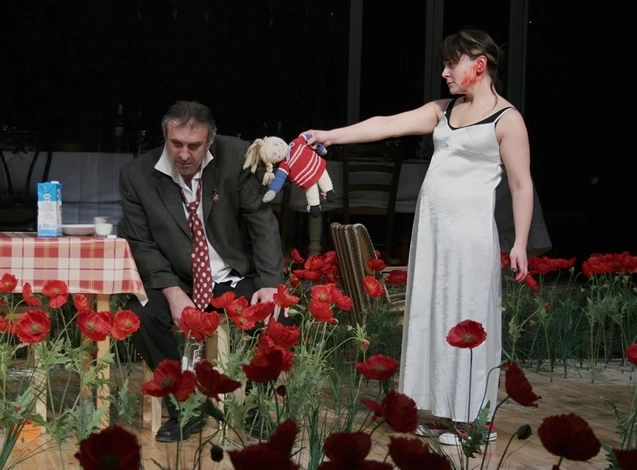 spectacolul-brasovean-absint-a-obtinut-cinci-premii-la-festivalul-de-dramaturgie