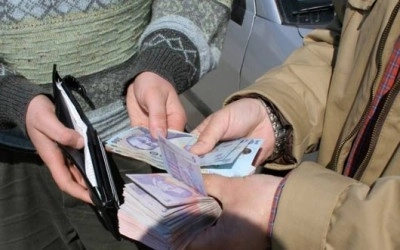 un-barbat-care-a-inselat-doi-batrani-a-fost-prins